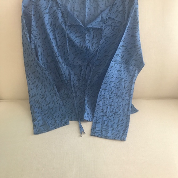 CALVIN KLEIN   LIGHT BLUE  WITH BLACK PRINTS. SIZE SMALL - Picture 3 of 3